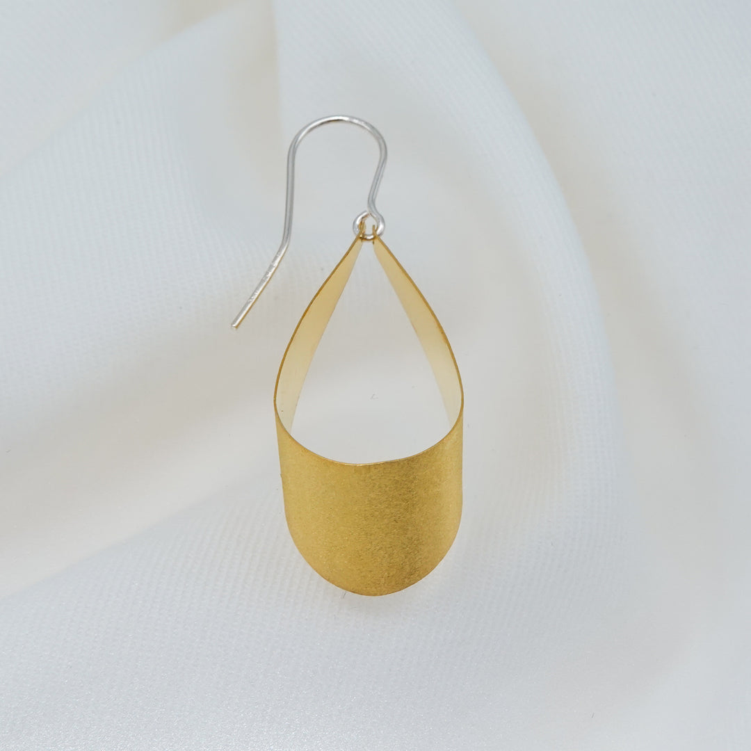 surface processing balloon motif earring(pierce)