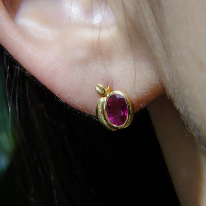 Dear Little Creatures Apple pierced Earring