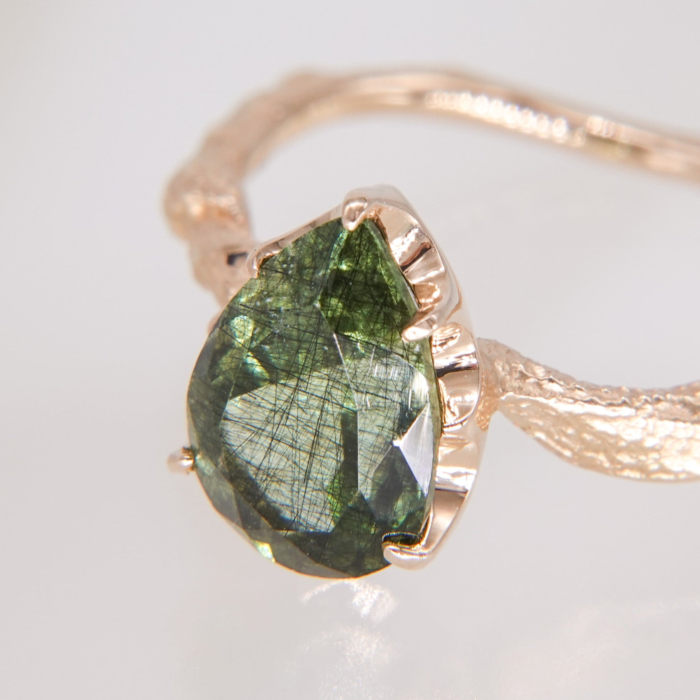 1705_ルドウィジャイトインペリドット – unigem