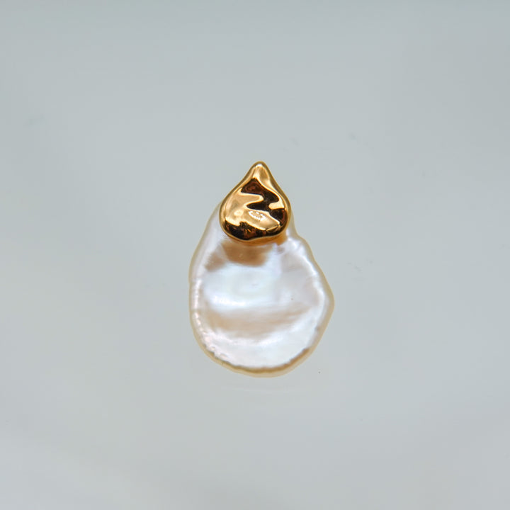 〈山〉 シルバー 花びら パールピアス