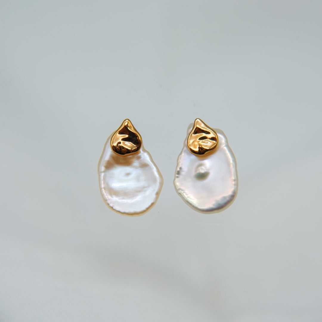 〈山〉 シルバー 花びら パールピアス