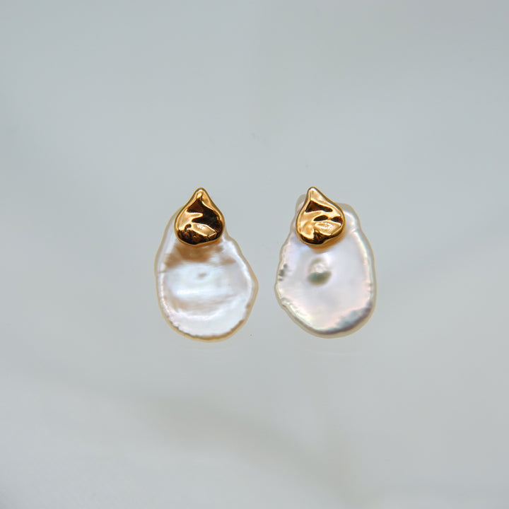 〈山〉 シルバー 花びら パールピアス