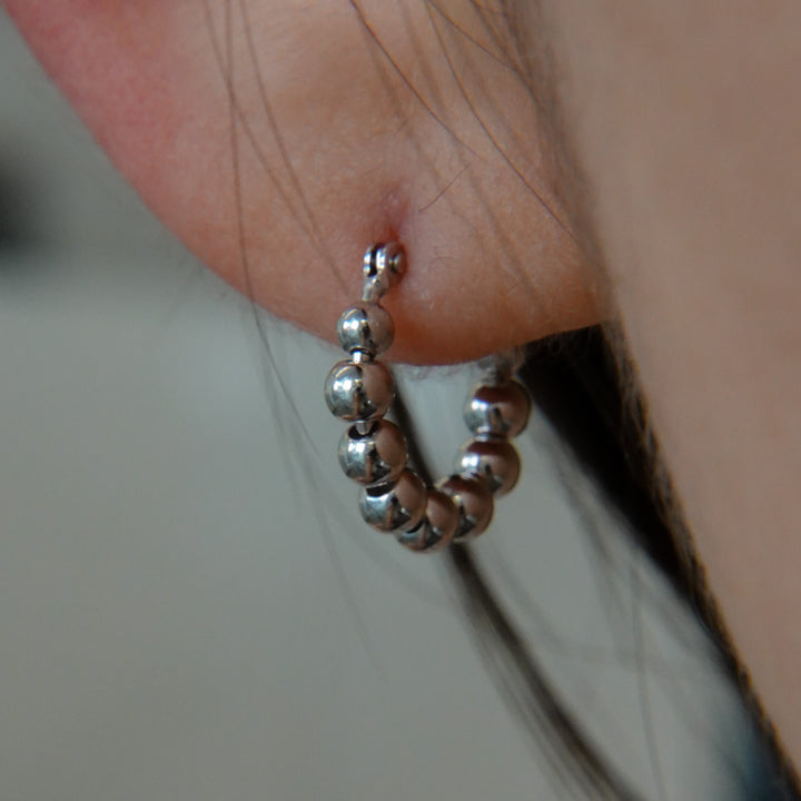 シルバー ボール フープ ピアス