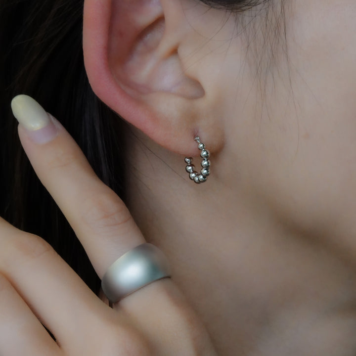 シルバー ボール フープ ピアス