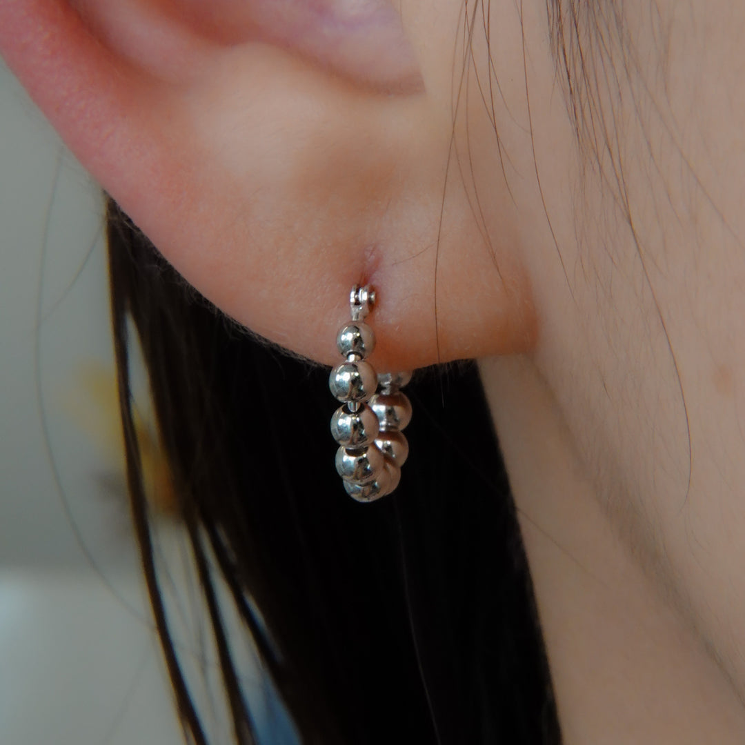 シルバー ボール フープ ピアス