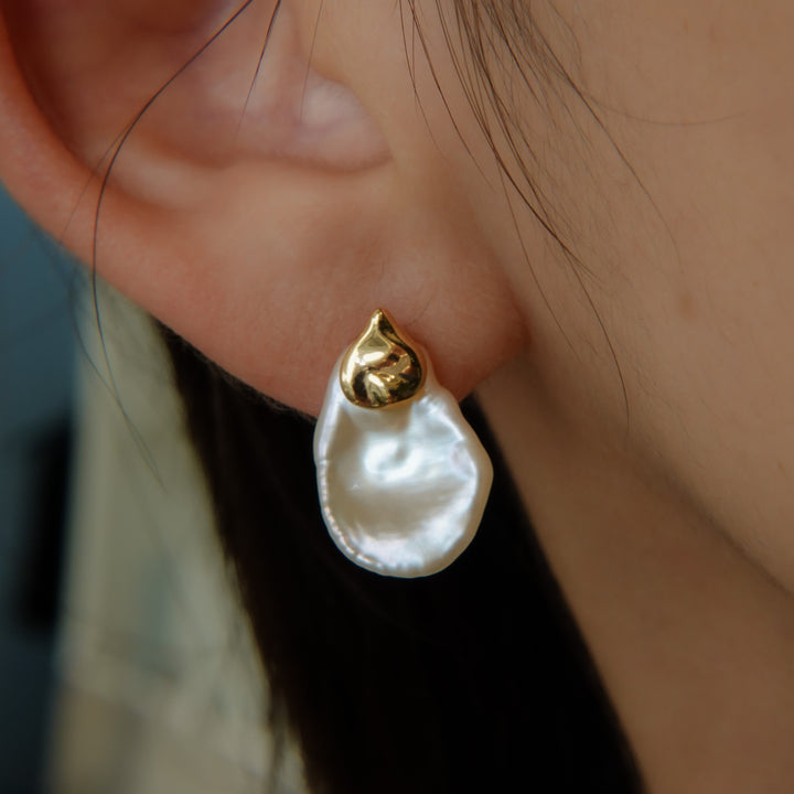 〈山〉 シルバー 花びら パールピアス