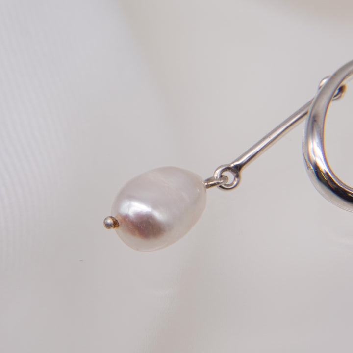 Pendulum Earcuff