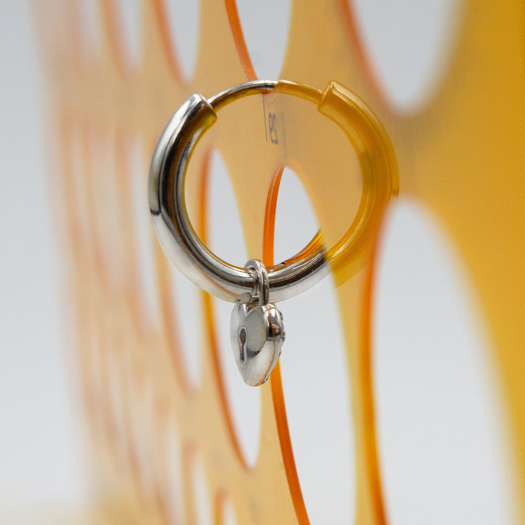 【期間限定 & 受注生産】ESSENTIAL SIGNATURE EARRING