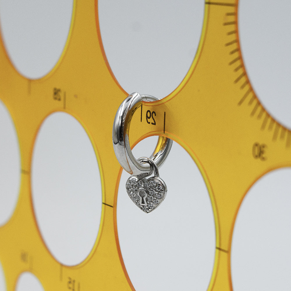 【期間限定 & 受注生産】ESSENTIAL SIGNATURE EARRING