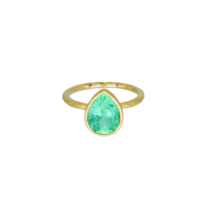 Emerald pear shape ring