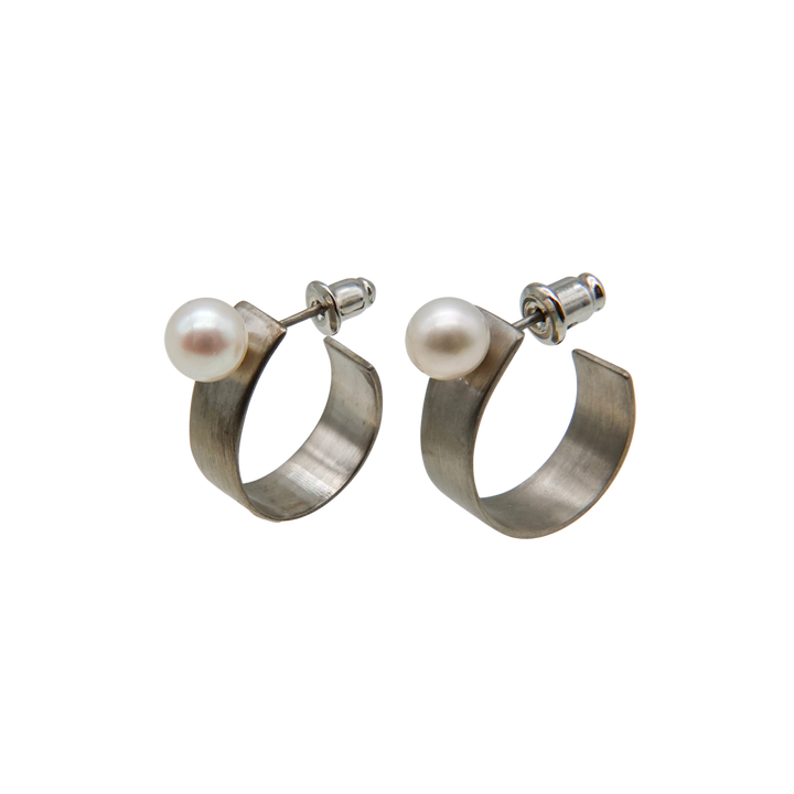 BOX RING pierced earring pearl