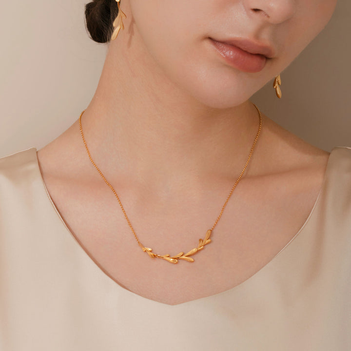 Gold pierced earrings GMF3ネックレス