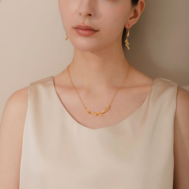 Gold pierced earrings GMF3ネックレス