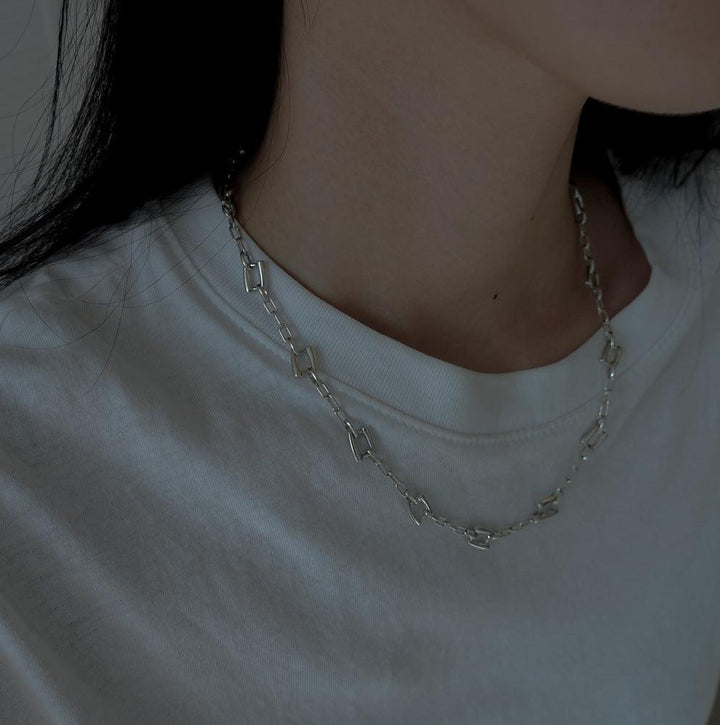 chain S necklace