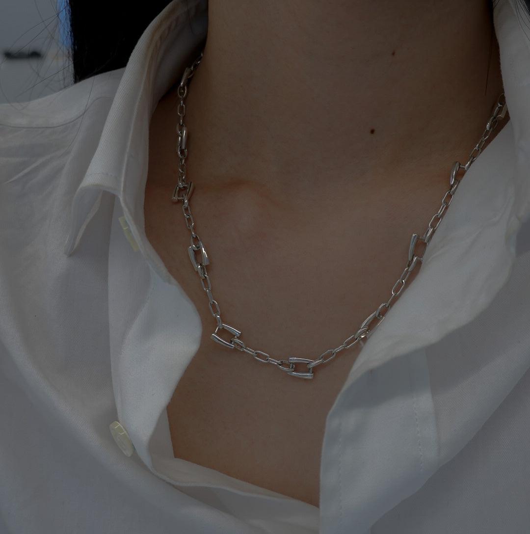 chain S necklace
