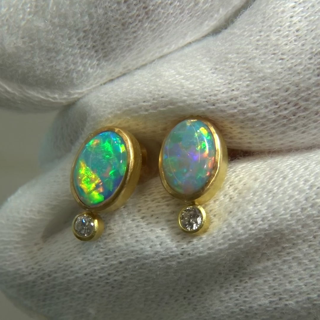 Crystal opal oval×diamond stud earrings