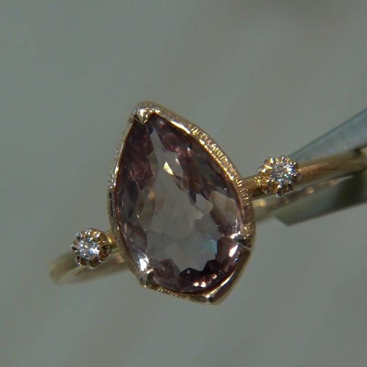 1764_Zultanite(diaspore)