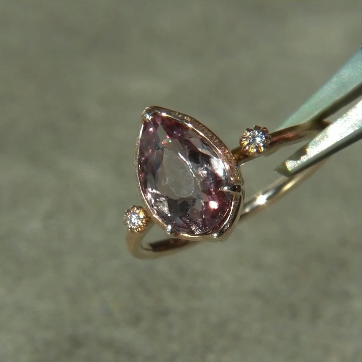 1764_Zultanite(diaspore)