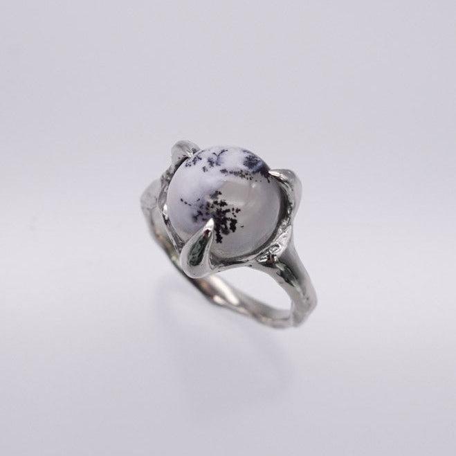 round stone ring 10x10_dendrite opal